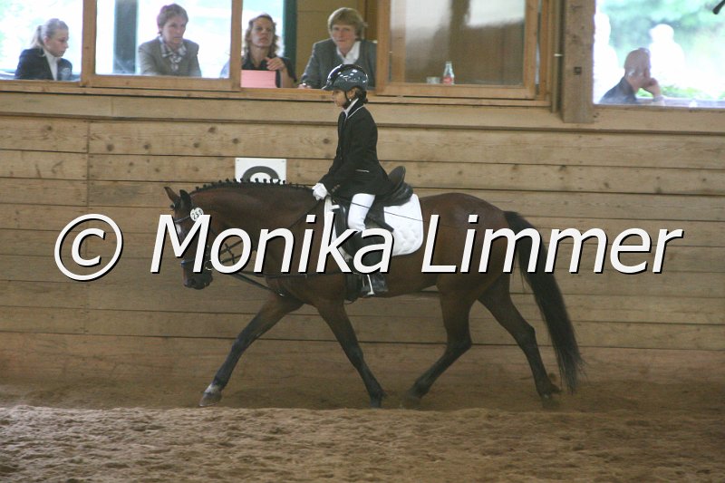 007L8452_Dress reiter WB.JPG